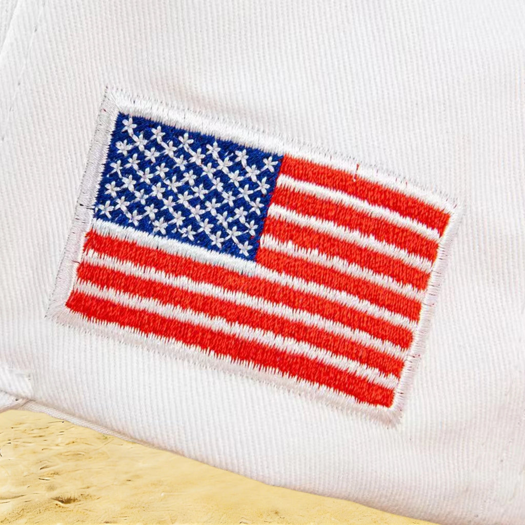 A fashionable white American hat with "45-47" details, perfect for a beach outing, ideal for a leisurely walk by the seaside or