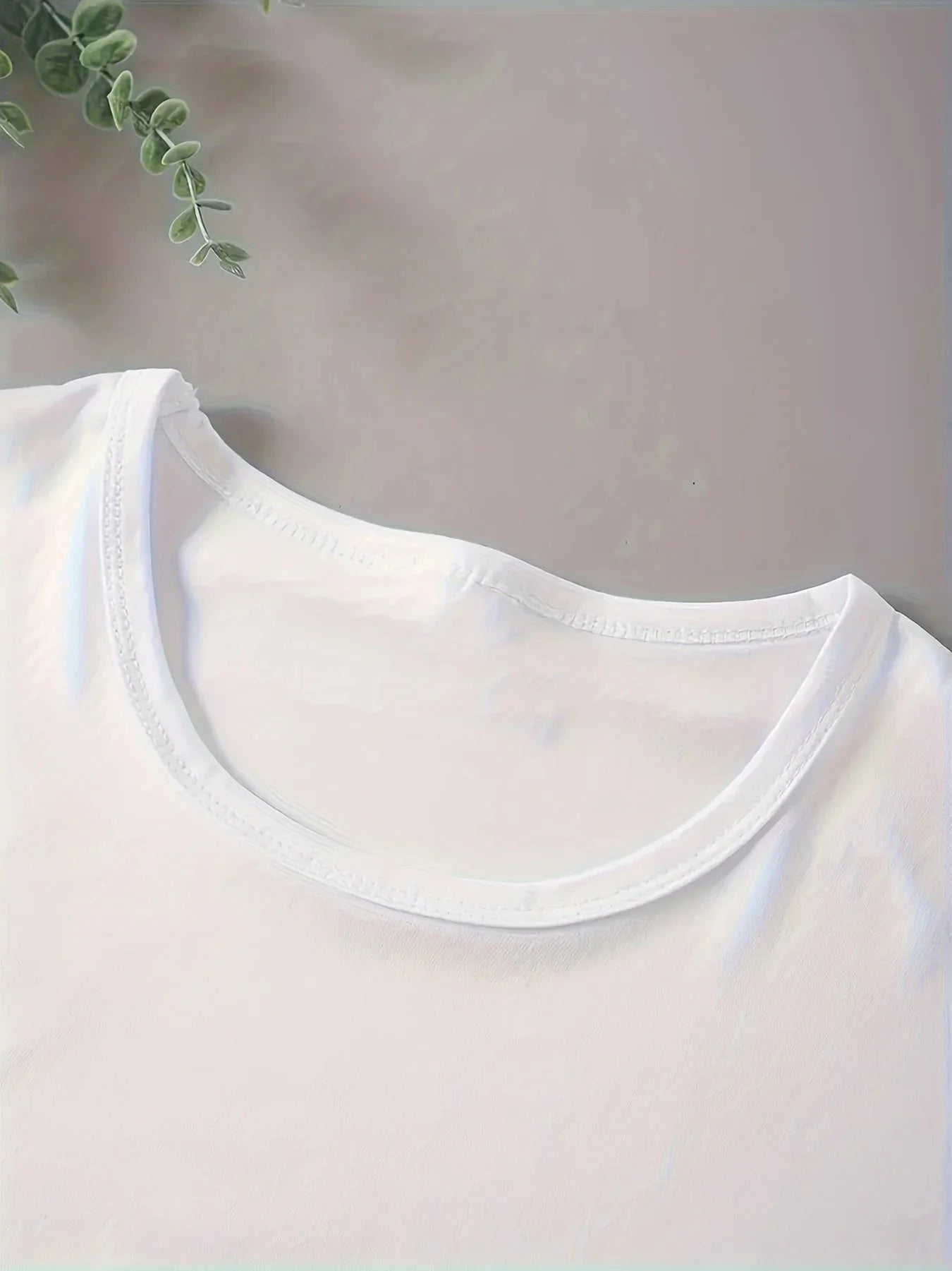 Women's Parisian Graphic Print White Tee with Eiffel Tower for Casual Everyday Valentine's Day Outfits  Aesthetic Clothes