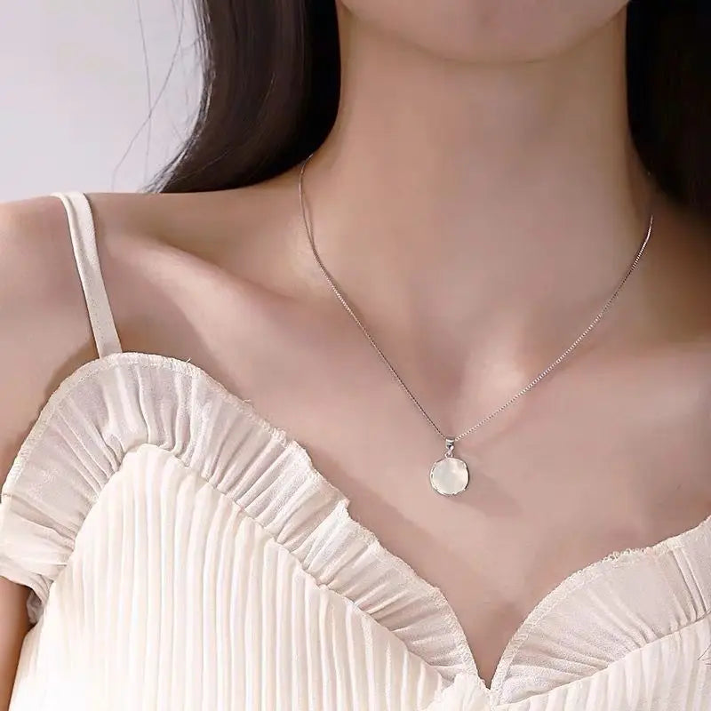 Light Luxury Minimalist Versatile Necklace Women's Fashionable Trendy Accessories Exquisite Ethereal Niche Collarbone Chain