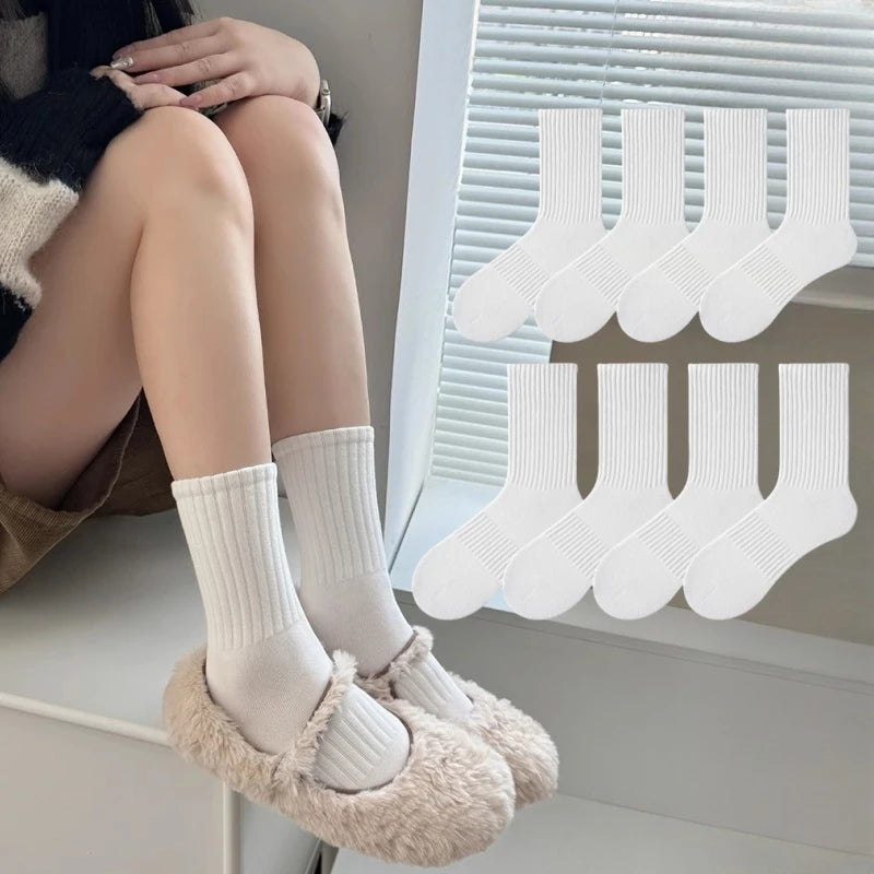 8/4 Pairs of Fashionable Classic Women's Mid-Calf Socks, Black and White Sports Socks, Suitable for Both Men and Women, Large Size Women's Socks: Size 36-43, Soft and Breathable for Spring, Summer, and Autumn, Simple Style, S